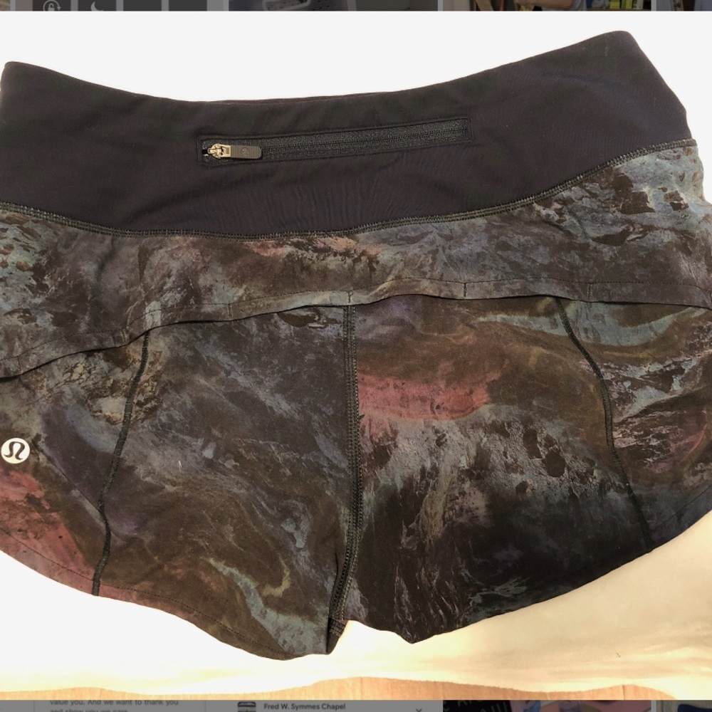RARE PATTERN!! Lululemon shorts sz 2